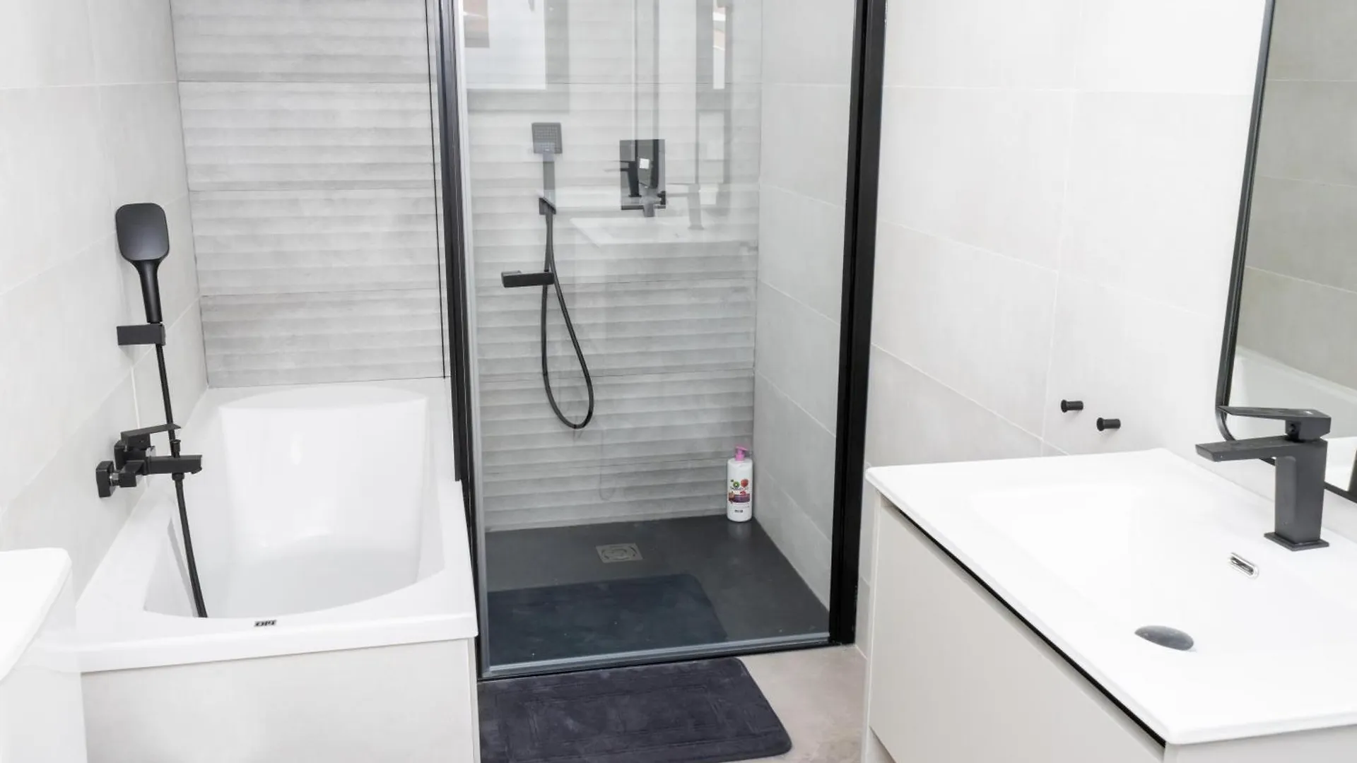 מוחקאר Bajo Con Patio, Calle Canada Aguilar 10 0*,  ספרד